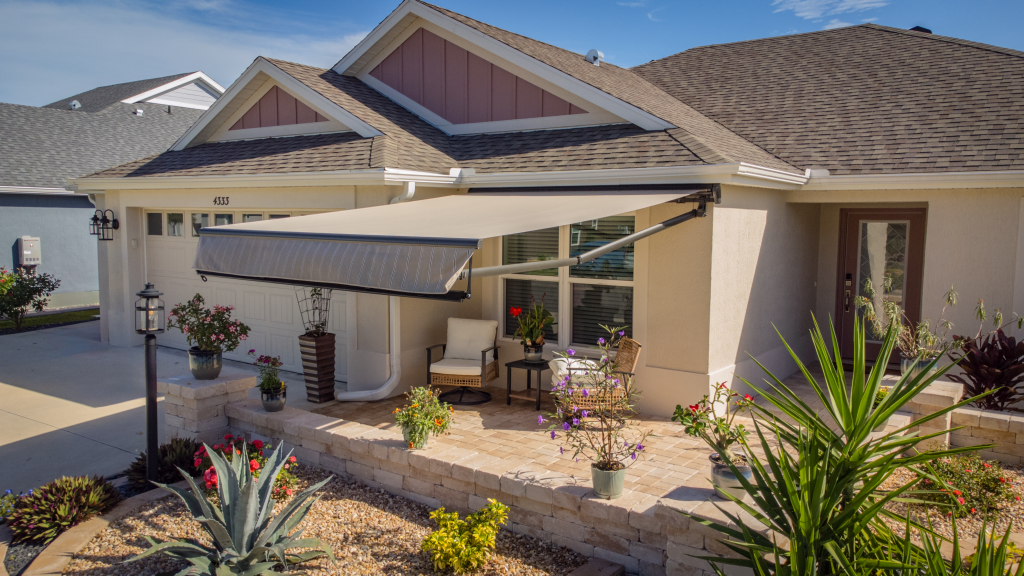 Retractable awning SemiCassette-Crossarm-Residential-